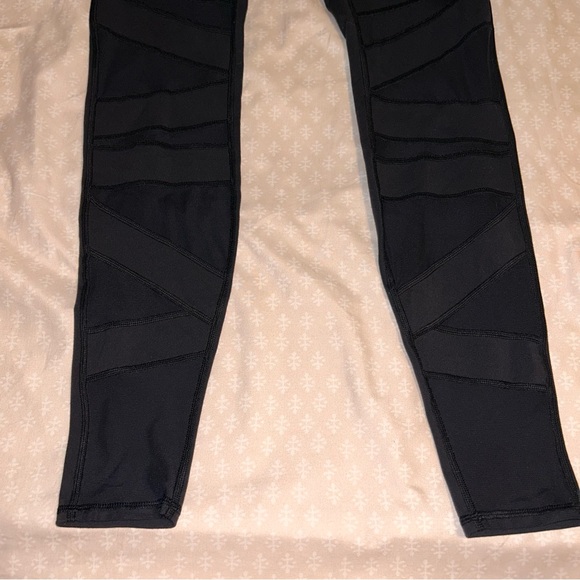 Lululemon Tech Mesh Tight - Picture 4 of 11